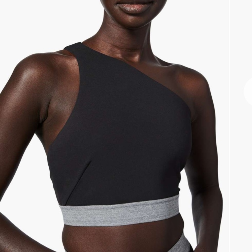 Found!  Iso lululemon lab Pyrox bra black 2 or 4